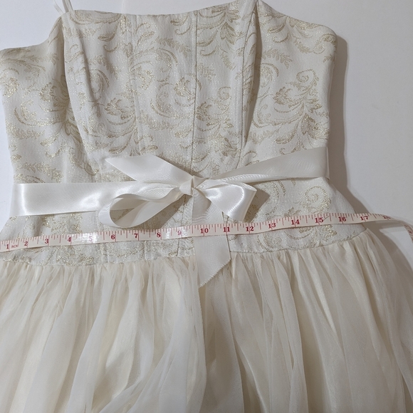 Dave and Johnny sleeveless  cream gold Dress women's size 13-14 - Picture 6 of 10